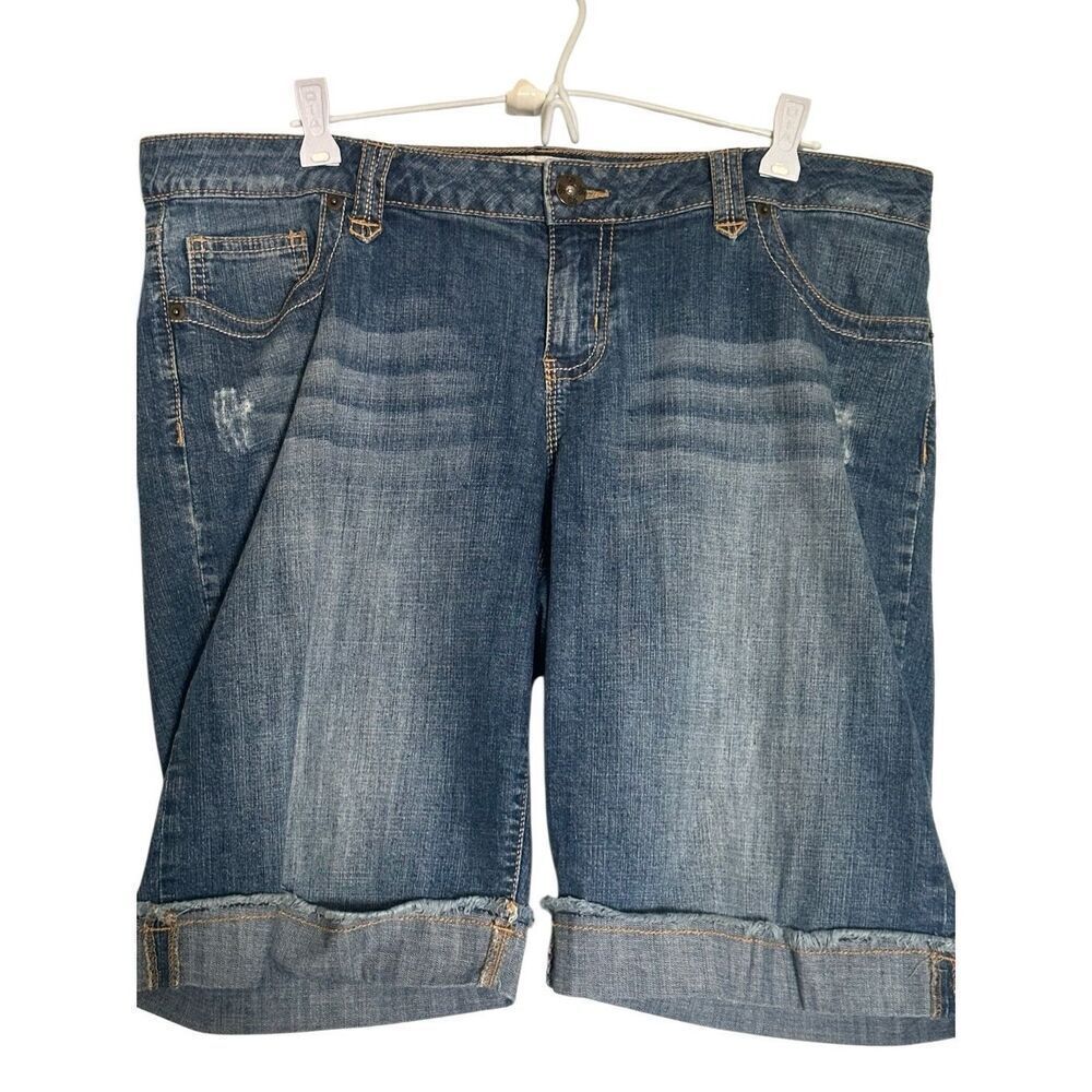 So Blue Mid-rise Distressed Zip Fly Cuffed Jean Denim Shorts Ladies Size 17